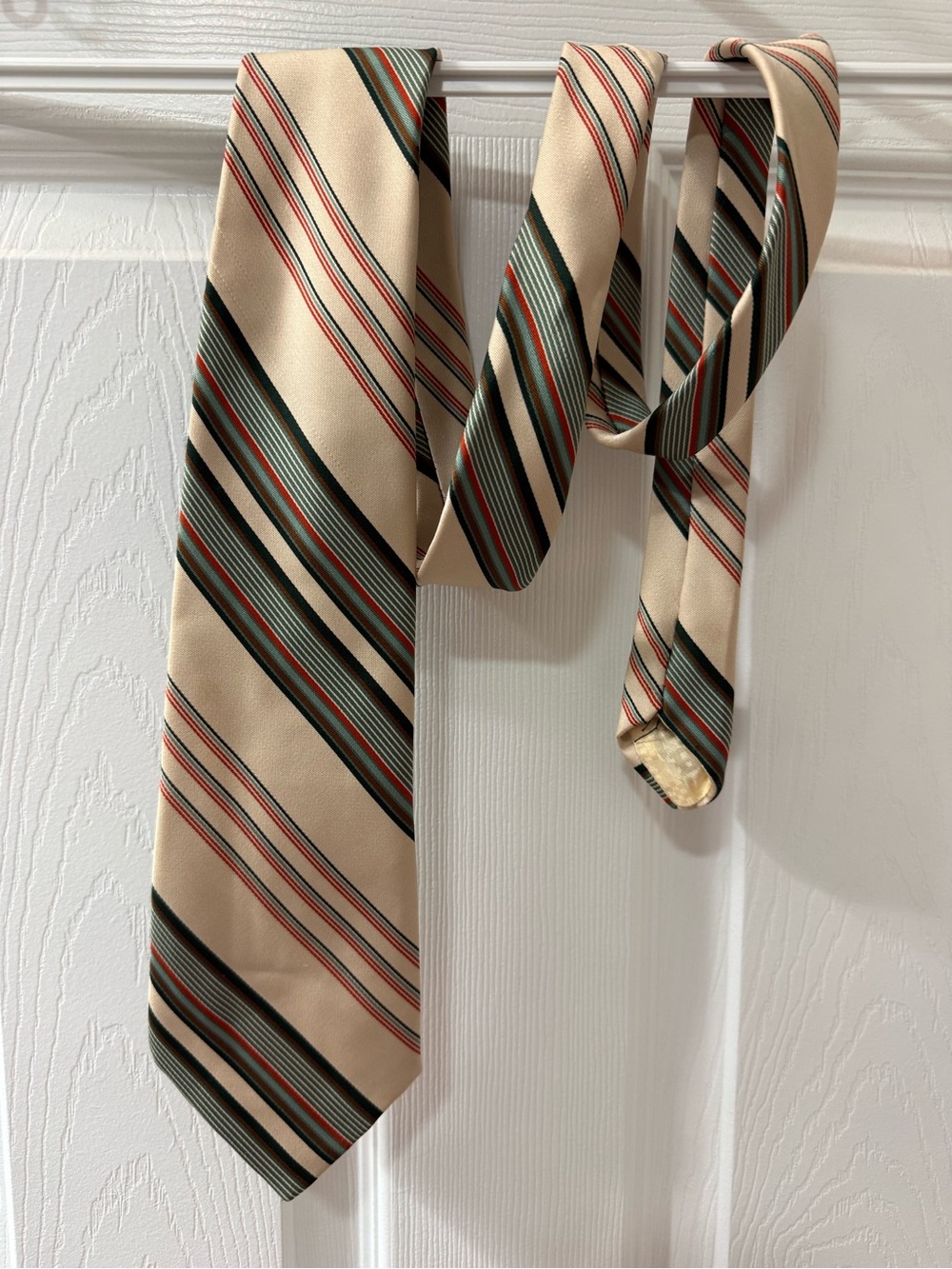 Vintage Made In Canada 401 Collection Tie